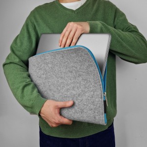 MACBOOK CASE LIGHT BLUE ZIPPER