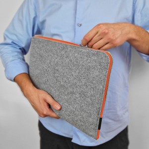 FELT LAPTOP SLEEVE ORANGE ZIPPER