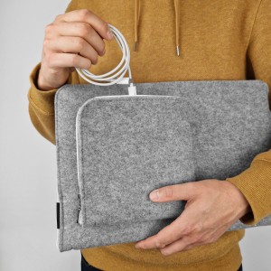 MAC CASE WITH POCKET WHITE ZIPPER