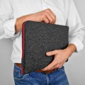 grafitowe etui na laptopa czerwony zamek pokrowiec filcowy MacBook air 13 m3