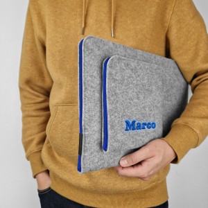 PERSONALIZED LAPTOP SLEEVE WITH BLUE ZIPPER