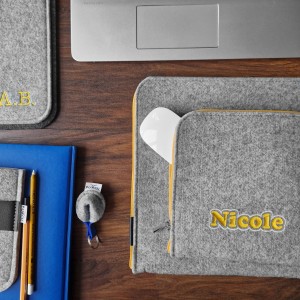 PERSONALIZED LAPTOP SLEEVE WITH YELLOW ZIPPER