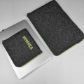 personalizowane etui na laptopa ciemnoszary filc zielony zamek haft komputerowy macbook pokrowiec 14 cali