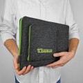 personalizowane etui na laptopa ciemnoszary filc zielony zamek haft komputerowy macbook pokrowiec air 13 m3