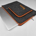 personalizowane etui na laptopa grafitowy filc pomarańczowy zamek pokrowiec macbook kieszonka 16 cali