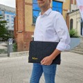 etui z filcu na laptopa personalizowany pokrowiec macbook filcowe etui żółty zamek